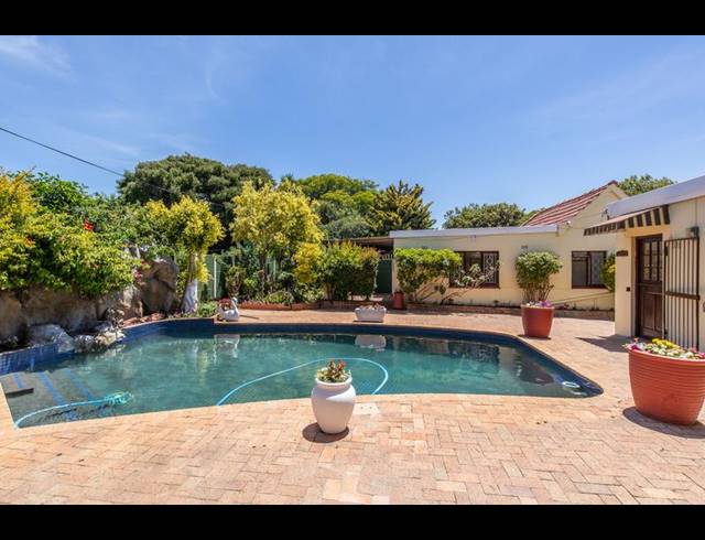 5 BEDROOM HOUSE FOR SALE IN BERGVLIET